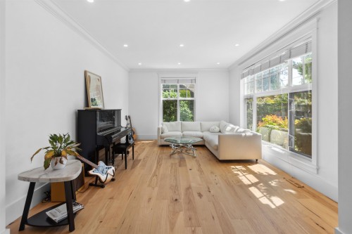 4379 Ross Crescent, West Vancouver, BC 