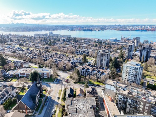 160 10Th Street E, North Vancouver, BC 