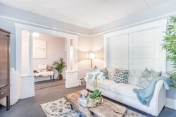 136 12th Avenue W Vancouver, BC V5Y 1T7