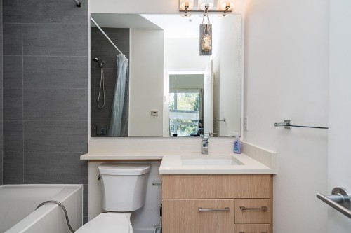 5423 Lougheed Highway, Burnaby, BC 