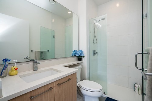 5423 Lougheed Highway, Burnaby, BC 