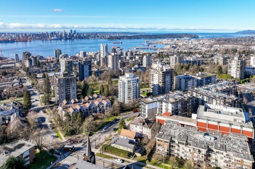 166 10Th Street E, North Vancouver, BC 