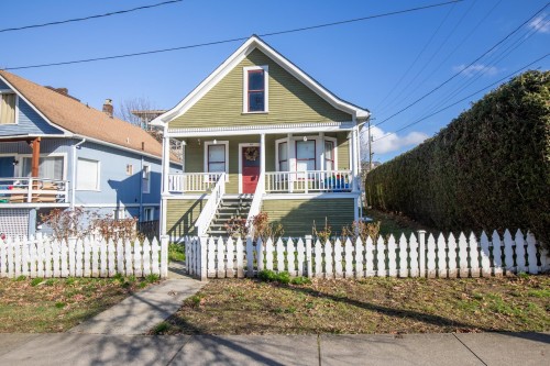 166 10Th Street E, North Vancouver, BC 