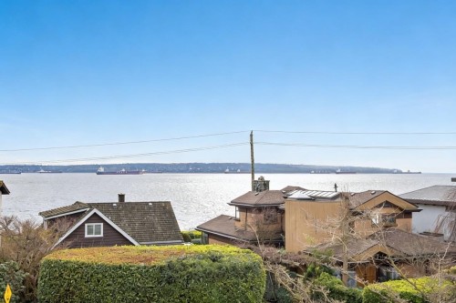 2333 Bellevue Avenue  West Vancouver, BC V7V 1C9