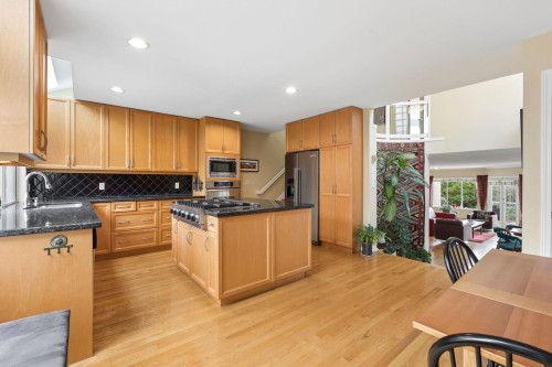 2333 Bellevue Avenue, West Vancouver, BC 