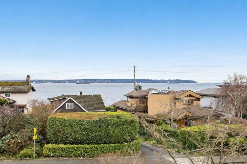 2333 Bellevue Avenue, West Vancouver, BC 