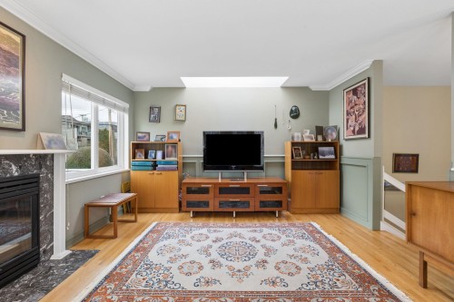 2333 Bellevue Avenue, West Vancouver, BC 