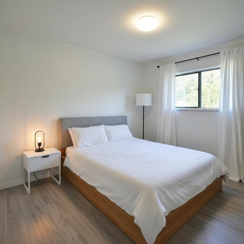 5727 Trail Avenue, Sechelt, BC 