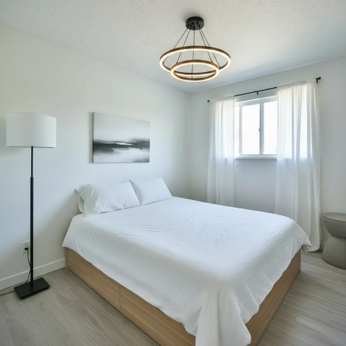 5727 Trail Avenue, Sechelt, BC 