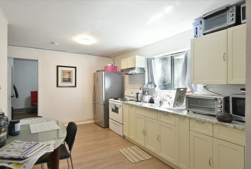 5727 Trail Avenue, Sechelt, BC 