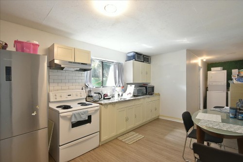 5727 Trail Avenue, Sechelt, BC 