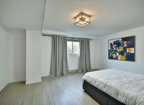 5727 Trail Avenue, Sechelt, BC 