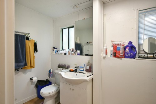 5727 Trail Avenue, Sechelt, BC 