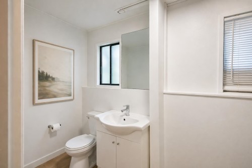 5727 Trail Avenue, Sechelt, BC 