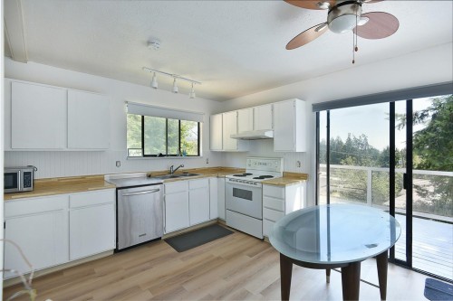 5727 Trail Avenue, Sechelt, BC 