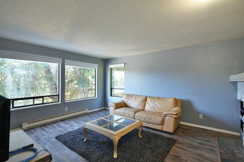 5727 Trail Avenue, Sechelt, BC 