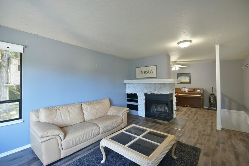 5727 Trail Avenue, Sechelt, BC 