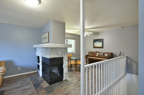 5727 Trail Avenue, Sechelt, BC 
