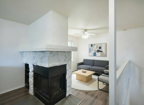 5727 Trail Avenue, Sechelt, BC 