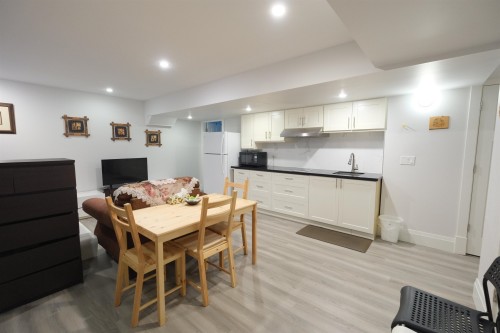 1198 Edgewood Road, North Vancouver, BC 