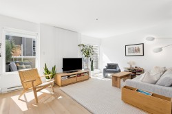 2-265 8th Street E North Vancouver, BC V7L 1Y9