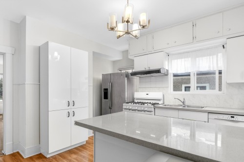 2975 8Th Avenue W, Vancouver, BC 