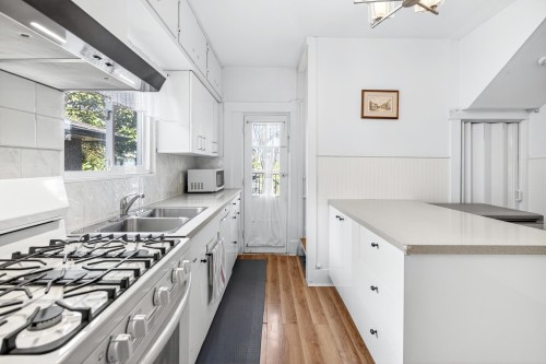2975 8Th Avenue W, Vancouver, BC 