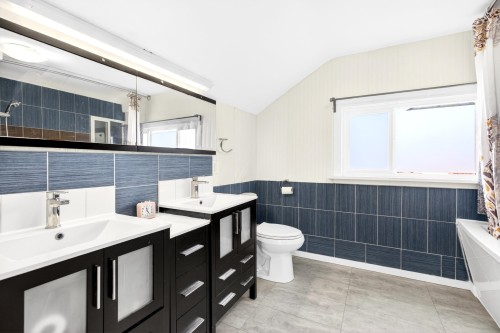 2975 8Th Avenue W, Vancouver, BC 