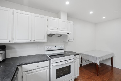 7506 Westbank Place, Vancouver, BC 