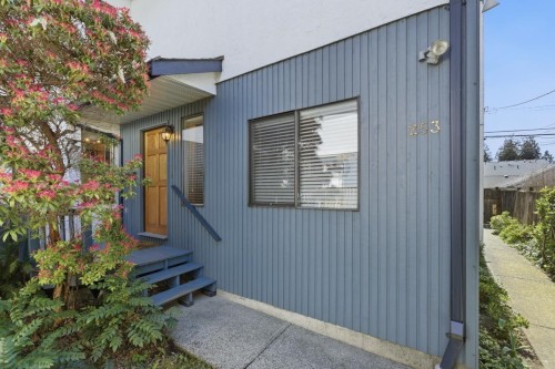 253 19Th Street E, North Vancouver, BC 