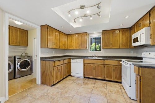 253 19Th Street E, North Vancouver, BC 