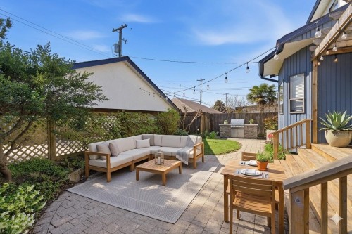 253 19Th Street E, North Vancouver, BC 