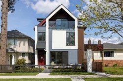 1-3141 19 Avenue E Vancouver, BC V5M 2T2