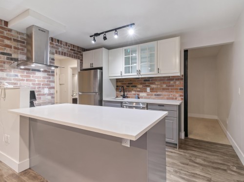 114-2250 Oxford Street  Vancouver, BC V5L 1G1