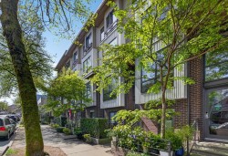 3683 Commercial Street  Vancouver, BC V5N 4G1