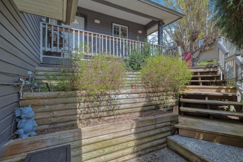5796 Trail Avenue, Sechelt, BC 