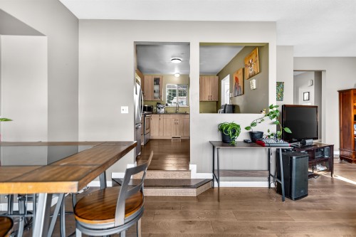 5796 Trail Avenue, Sechelt, BC 