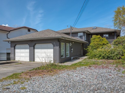 5796 Trail Avenue, Sechelt, BC 