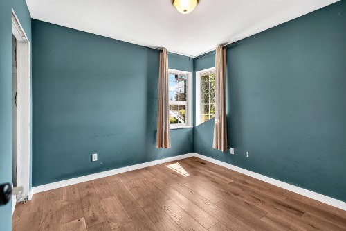 5796 Trail Avenue, Sechelt, BC 