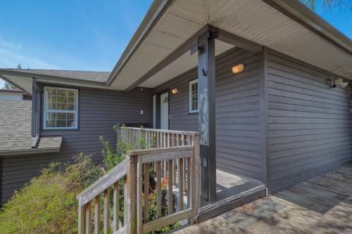 5796 Trail Avenue, Sechelt, BC 