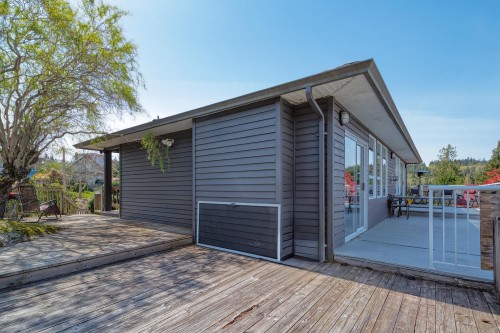 5796 Trail Avenue, Sechelt, BC 