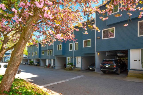 8328 Aspenwood Place  Burnaby, BC V5A 3V3