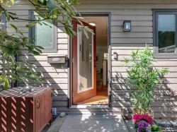 160 12th Street WNorth Vancouver, BC V7M 1N3