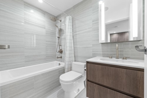 206-6811 Pearson Way, Richmond, BC - Indoor Photo Showing Bathroom