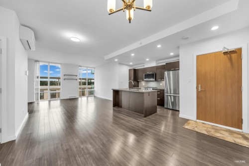 304-2200 Douglas Road  Burnaby, BC V5C 0G8