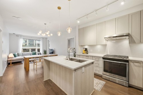 304-123 1st Street W North Vancouver, BC V7M 0E5