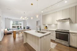 304-123 1st Street W North Vancouver, BC V7M 0E5