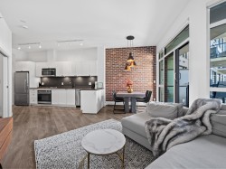 305-105 2nd Street W North Vancouver, BC V7M 0E3