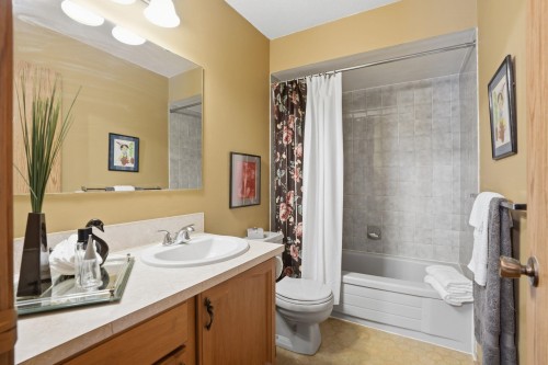 3300 Manning Crescent, North Vancouver, BC 