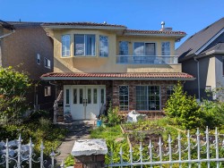 3061 Parker Street  Vancouver, BC V5K 2V1